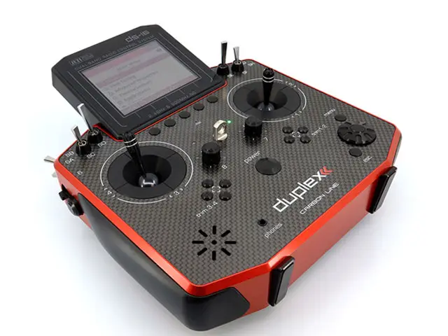 JETI Duplex Hand-Sender DS-16 II Carbon Line Rot lacquered mit R10 Empfänger von JETI Model – Modellflugzentrum Schweiz