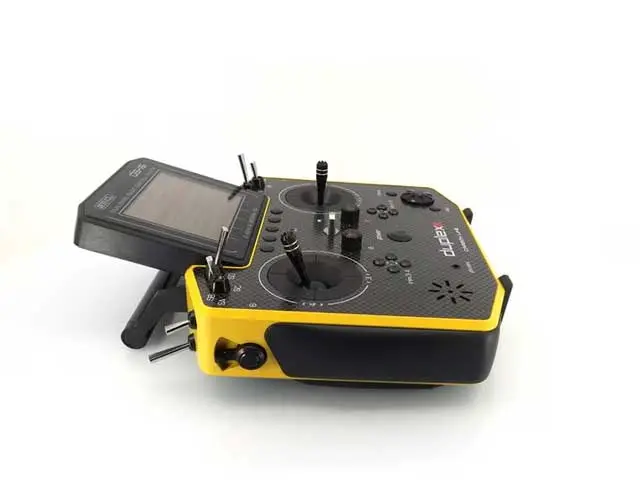 JETI Duplex Hand-Sender DS-16 II Carbon Line Gelb lacquered mit R10 Empfänger von JETI Model – Modellflugzentrum Schweiz