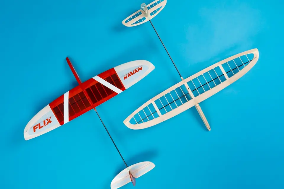 KAVAN Flix DLG 850mm Kit – Modellflugzentrum Schweiz