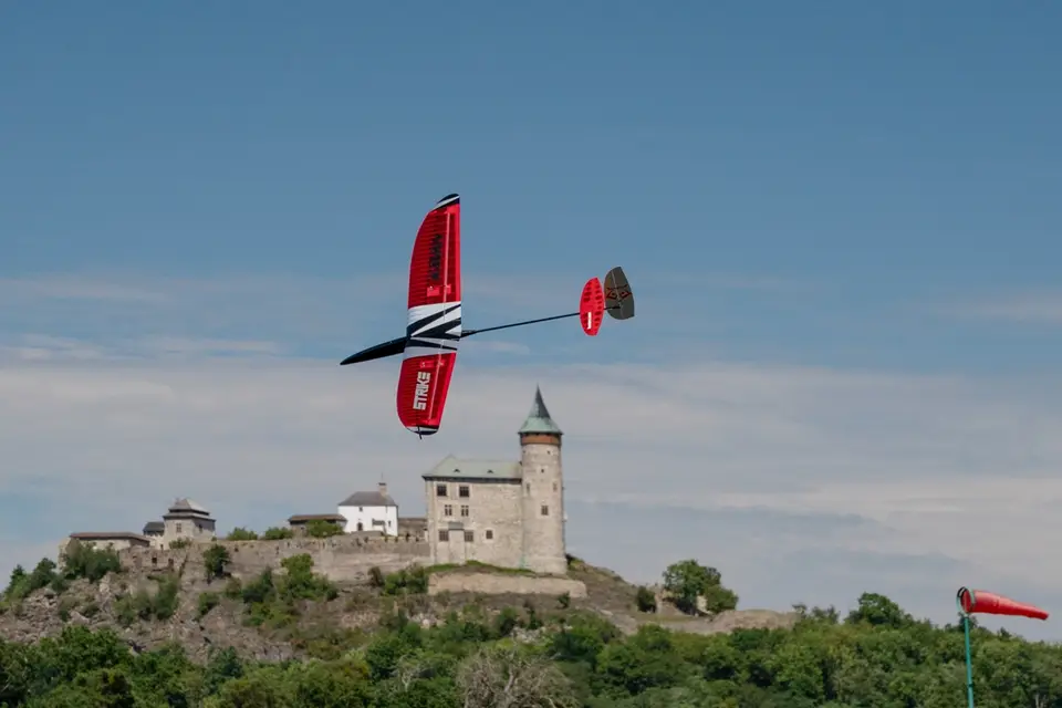 KAVAN Strike DLG 1498mm Kit – Modellflugzentrum Schweiz
