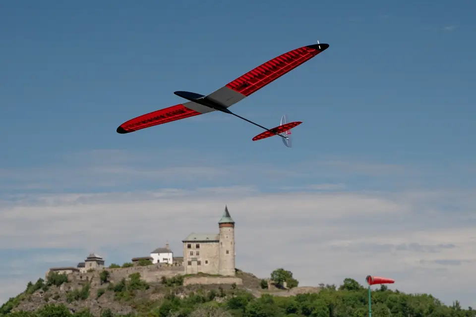 KAVAN Strike DLG 1498mm Kit – Modellflugzentrum Schweiz
