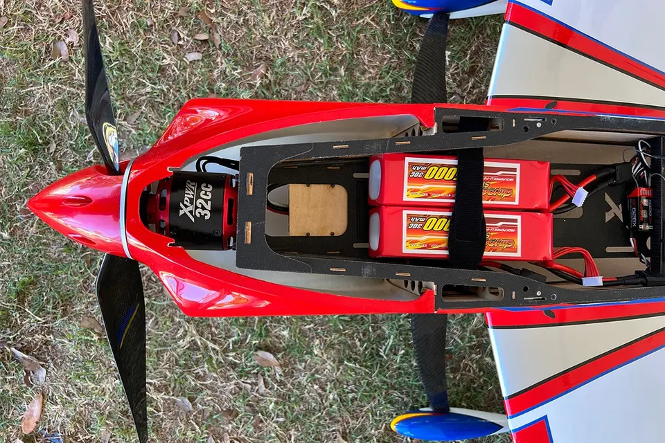 73,5" 2M Vanquish V2 – Rot/Weiss/Gelb 1,87 m von Extreme Flight – Modellflugzentrum Schweiz