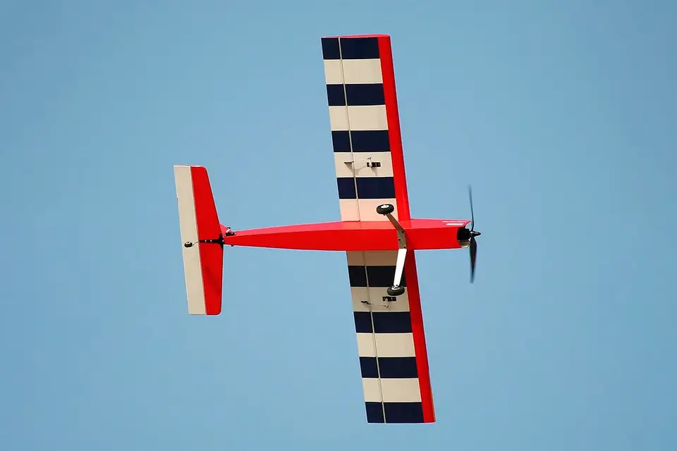 49" Challenger ARF - red von OMP Hobby – Modellflugzentrum Schweiz