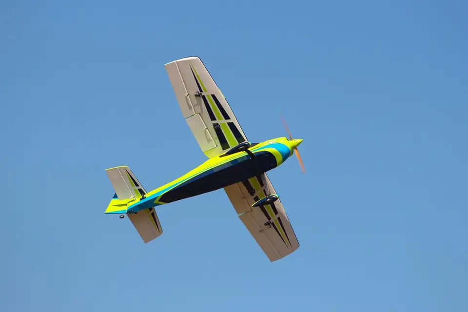 88" SkyWolf V2 (2,24 m) Grün/Blau von Pilot RC – Modellflugzentrum Schweiz