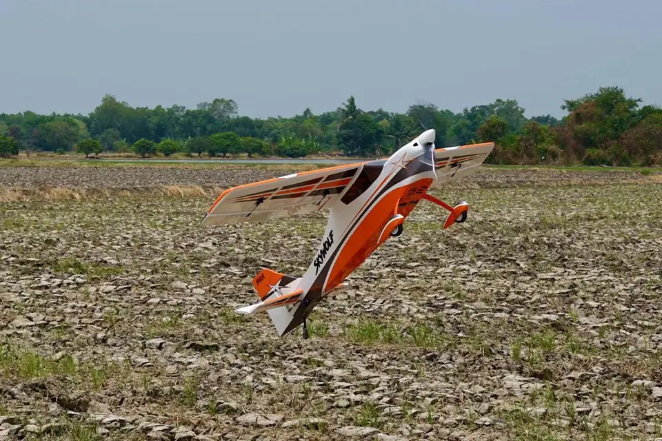 67" SkyWolf V2 (1,71 m) Orange/Blau von Pilot RC – Modellflugzentrum Schweiz