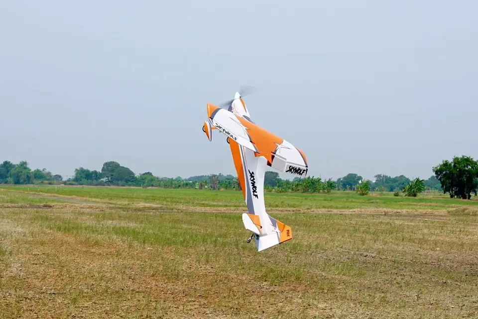 67" SkyWolf V2 (1,71 m) Orange/Blau von Pilot RC – Modellflugzentrum Schweiz
