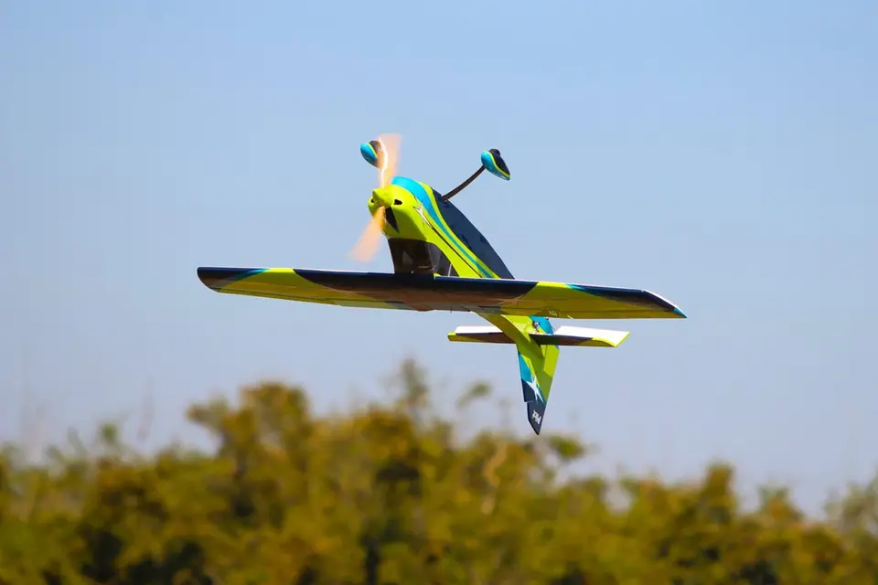 67" SkyWolf V2 (1,71 m) Grün/Blau von Pilot RC – Modellflugzentrum Schweiz