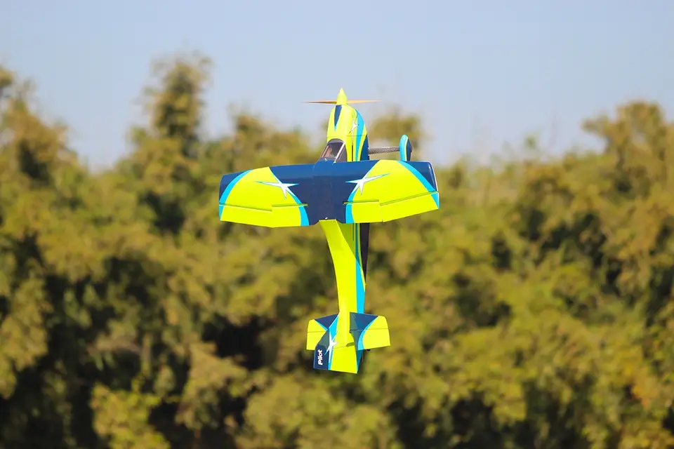 67" SkyWolf V2 (1,71 m) Grün/Blau von Pilot RC – Modellflugzentrum Schweiz