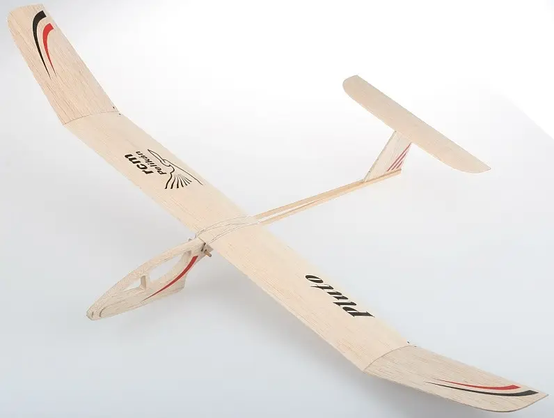 PLUTO Freiflugmodell 675mm von PELIKAN – Modellflugzentrum Schweiz