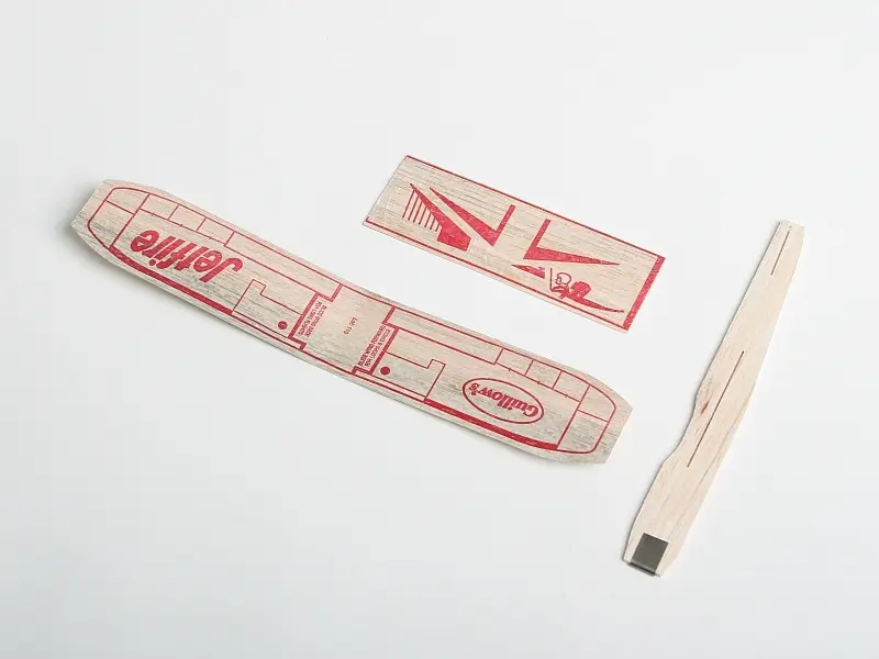 Jetfire Freiflugmodell 305mm von Guillow – Modellflugzentrum Schweiz