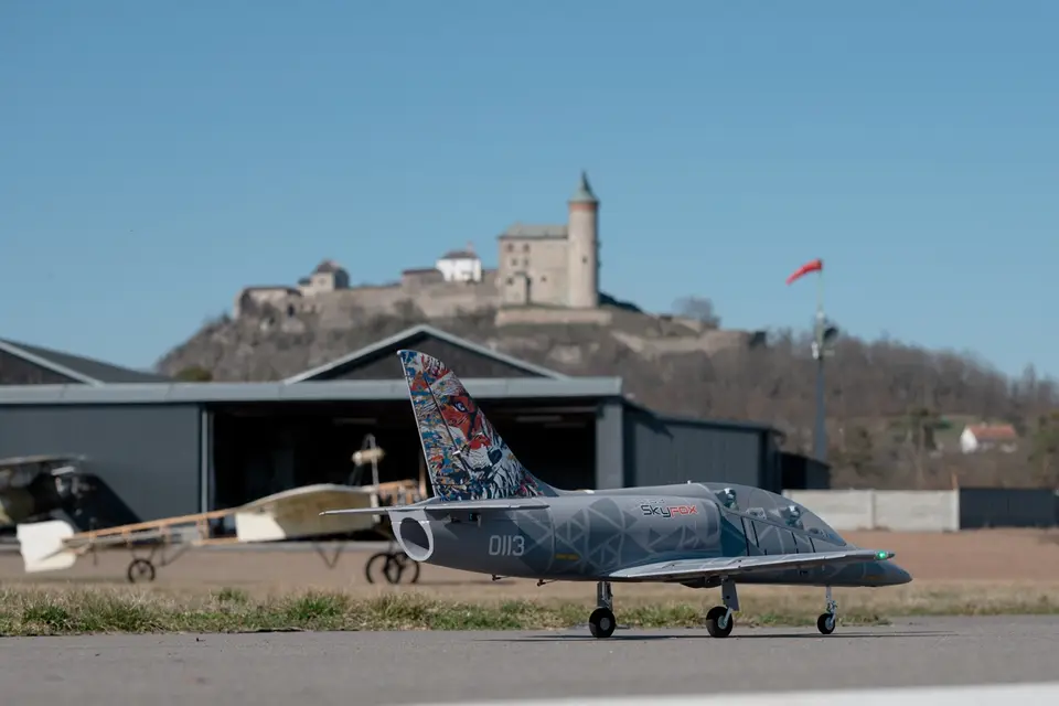 KAVAN L-39 Skyfox 1088mm ARF - grau – Modellflugzentrum Schweiz