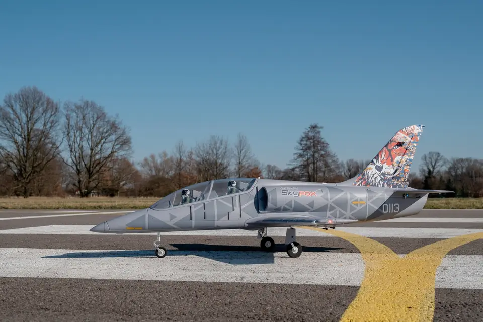KAVAN L-39 Skyfox 1088mm ARF - grau – Modellflugzentrum Schweiz