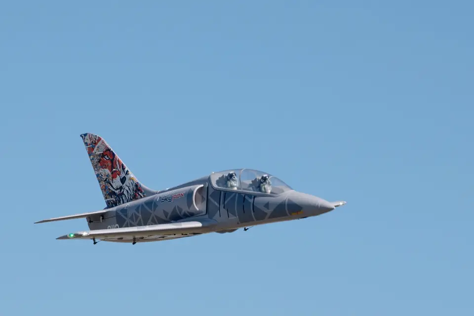 KAVAN L-39 Skyfox 1088mm ARF - grau – Modellflugzentrum Schweiz