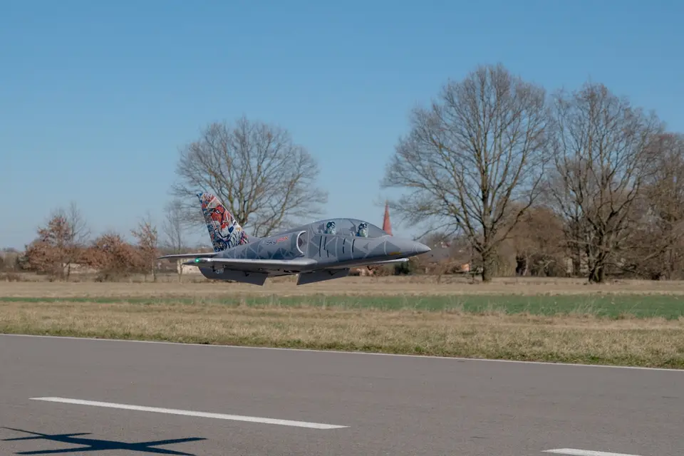 KAVAN L-39 Skyfox 1088mm ARF - grau – Modellflugzentrum Schweiz