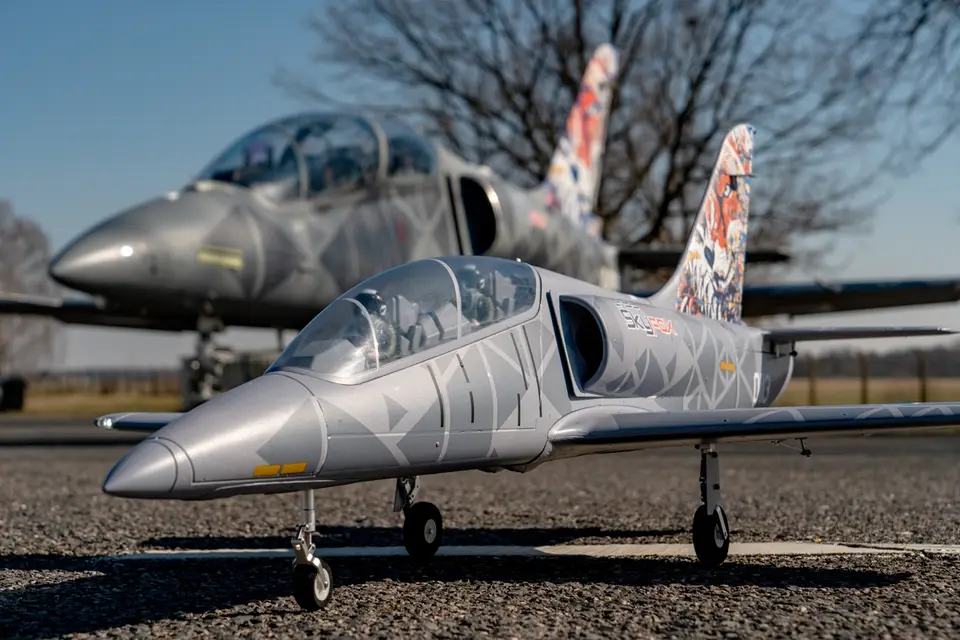 KAVAN L-39 Skyfox 1088mm ARF - grau – Modellflugzentrum Schweiz