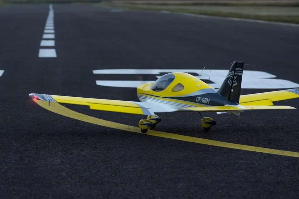 KAVAN Bristell B23 1600mm ARF - weiß – Modellflugzentrum Schweiz