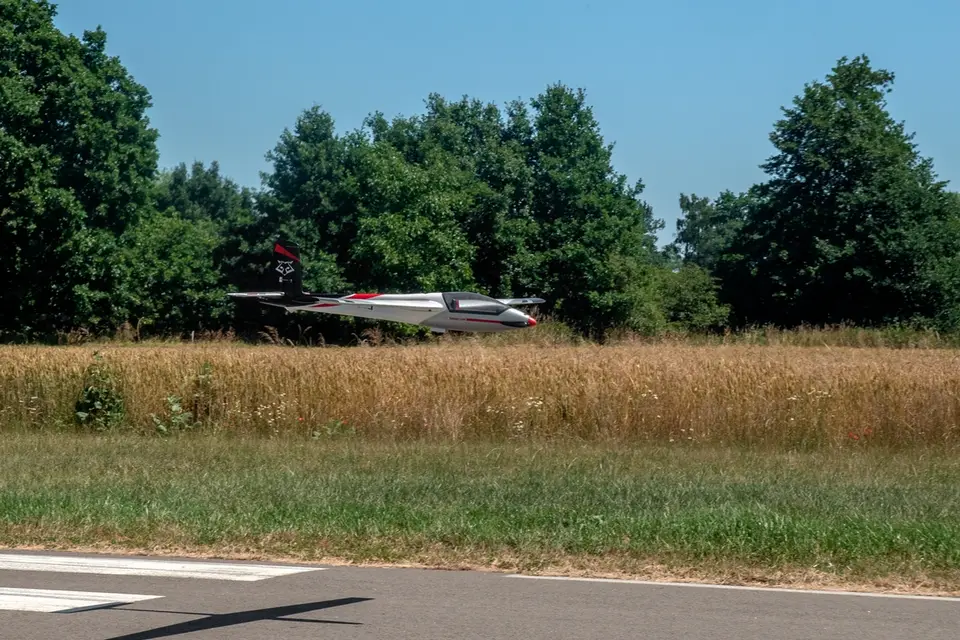 KAVAN Swift S-1 2400mm ARF - rot – Modellflugzentrum Schweiz