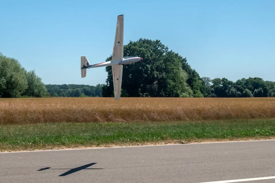 KAVAN Swift S-1 2400mm ARF - rot – Modellflugzentrum Schweiz