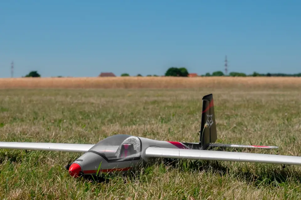 KAVAN Swift S-1 2400mm ARF - rot – Modellflugzentrum Schweiz