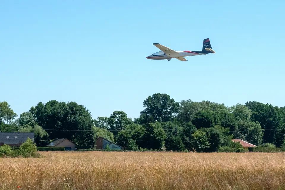 KAVAN Swift S-1 2400mm ARF - rot – Modellflugzentrum Schweiz