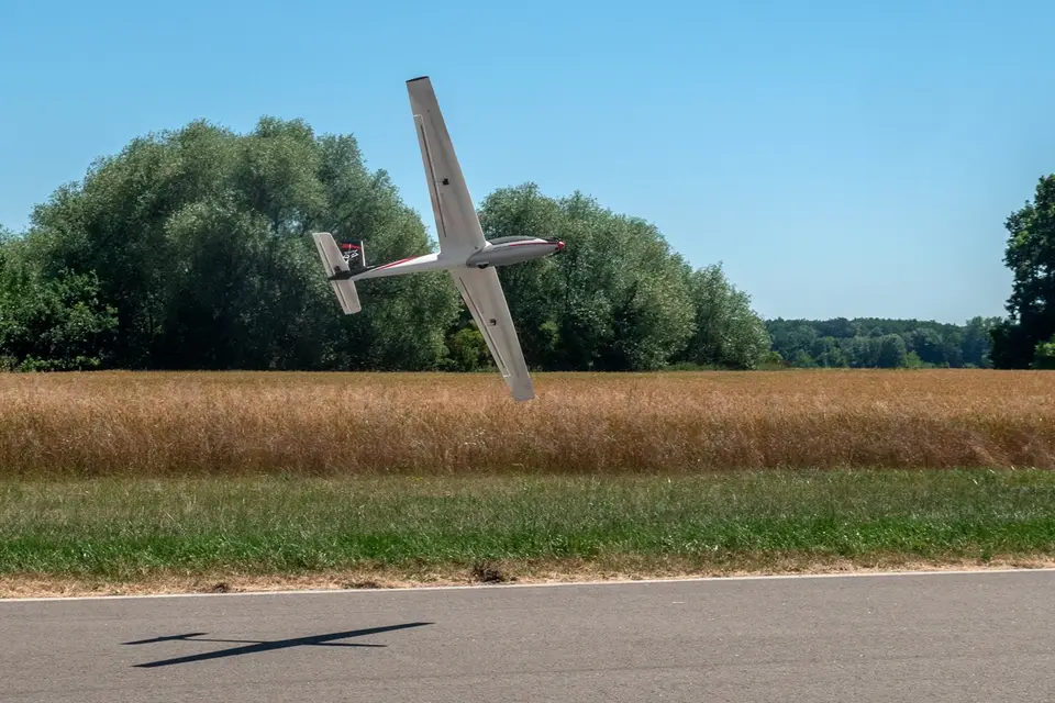 KAVAN Swift S-1 2400mm ARF - rot – Modellflugzentrum Schweiz