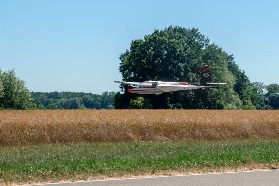 KAVAN Swift S-1 2400mm ARF - rot – Modellflugzentrum Schweiz