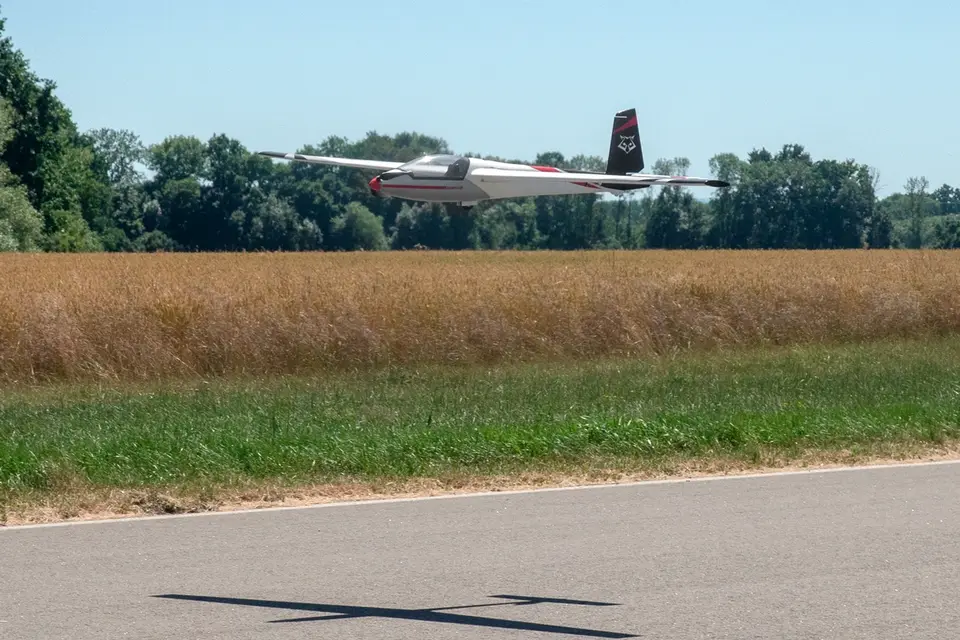 KAVAN Swift S-1 2400mm ARF - rot – Modellflugzentrum Schweiz
