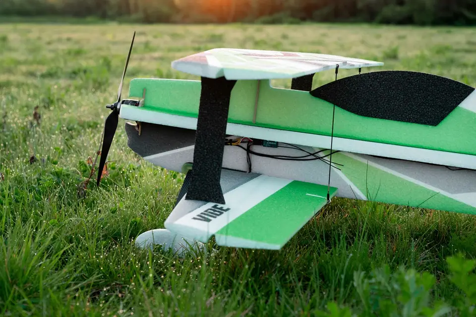 KAVAN Vibe 980mm Kit - grün – Modellflugzentrum Schweiz