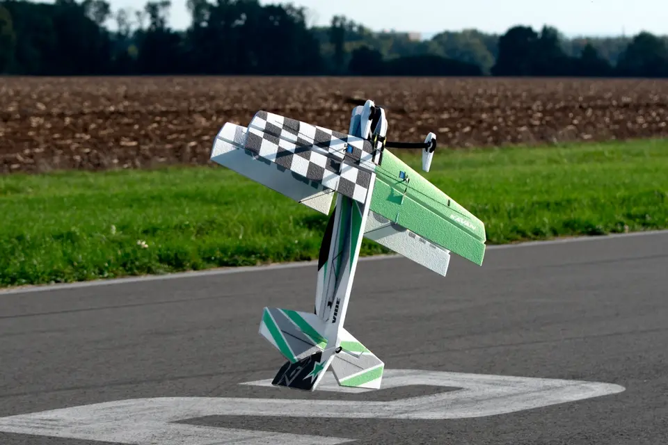 KAVAN Vibe 980mm Kit - grün – Modellflugzentrum Schweiz