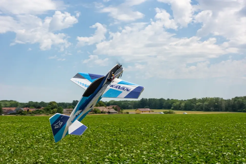 KAVAN Savage MAX 1080mm Kit - blau – Modellflugzentrum Schweiz