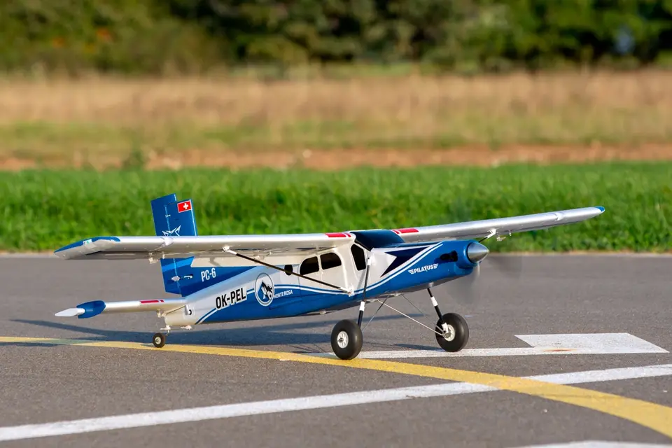 KAVAN Pilatus PC-6 Porter 1500mm ARF - blau, mit R8 Rx – Modellflugzentrum Schweiz