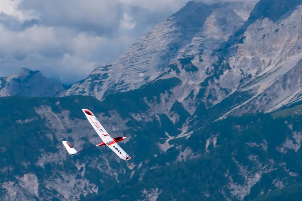 KAVAN Falke 1800mm ARF - rot – Modellflugzentrum Schweiz