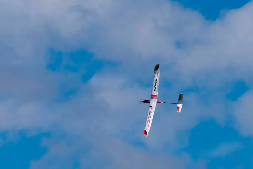 KAVAN Falke 1800mm ARF - rot – Modellflugzentrum Schweiz