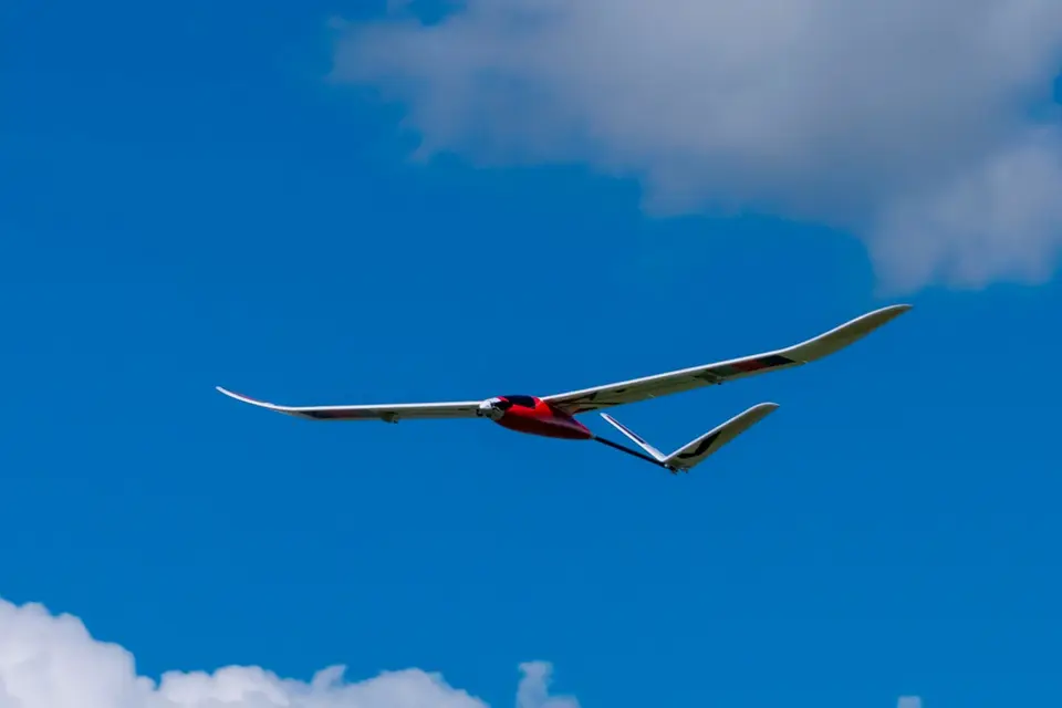 KAVAN Falke 1800mm ARF - rot – Modellflugzentrum Schweiz