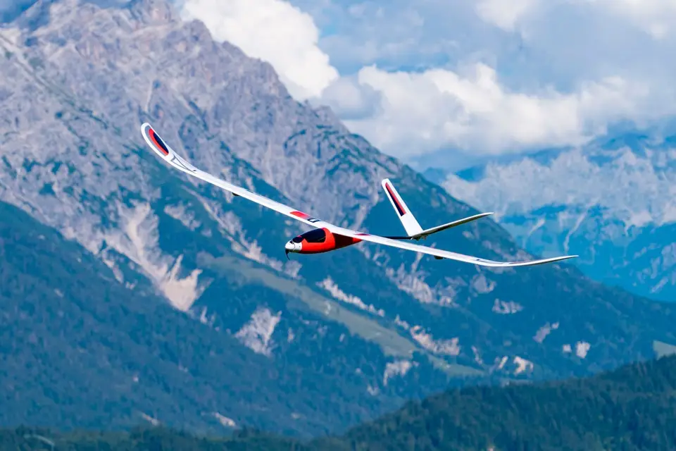 KAVAN Falke 1800mm ARF - rot – Modellflugzentrum Schweiz