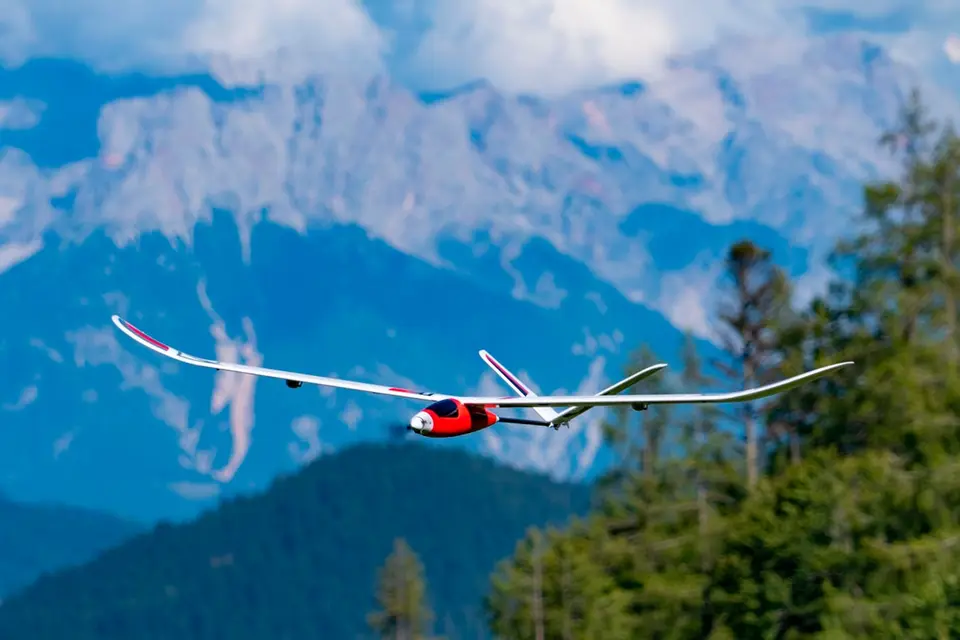 KAVAN Falke 1800mm ARF - rot – Modellflugzentrum Schweiz
