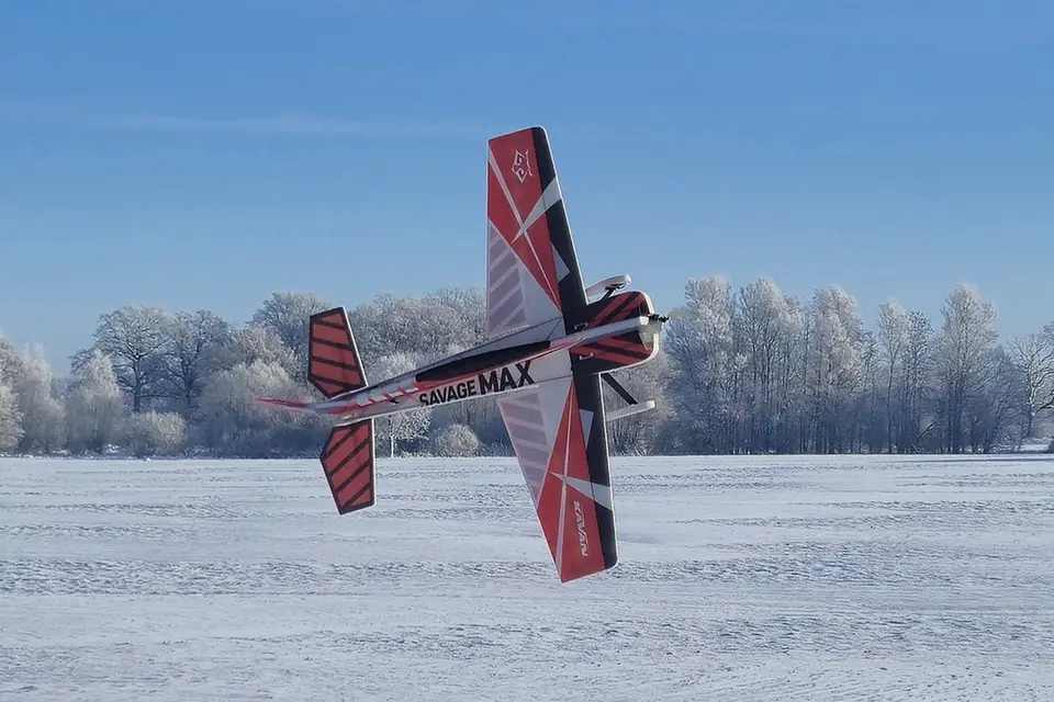 KAVAN Savage MAX V2 1080mm Kit - rot – Modellflugzentrum Schweiz