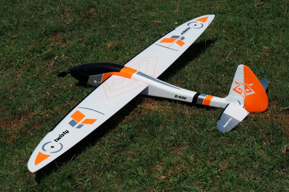 KAVAN Twisty 1512mm ARF - orange – Modellflugzentrum Schweiz