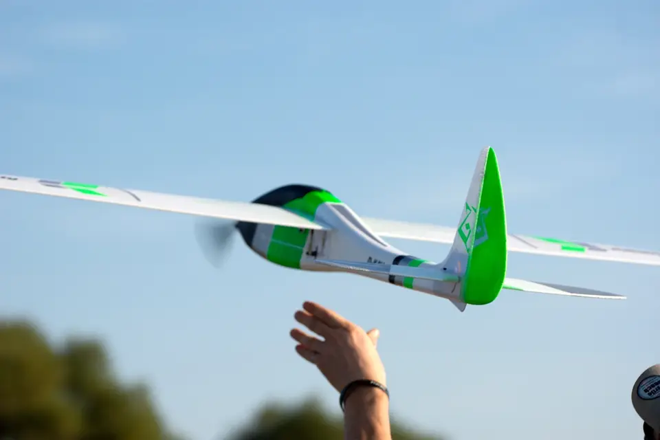 KAVAN Twisty 1512mm ARF - orange – Modellflugzentrum Schweiz