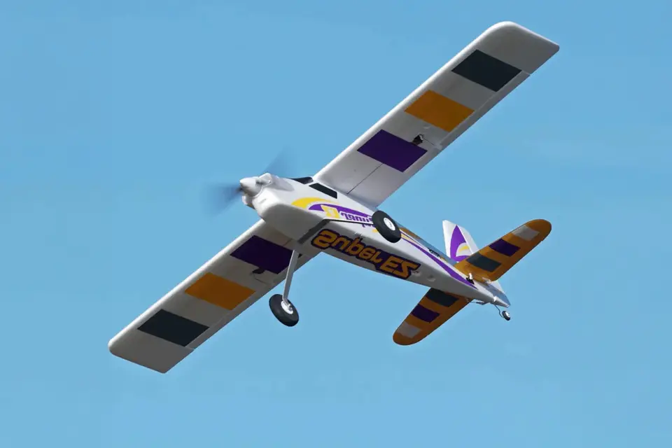 Super EZ 1220mm V4 ARF von FMS – Modellflugzentrum Schweiz