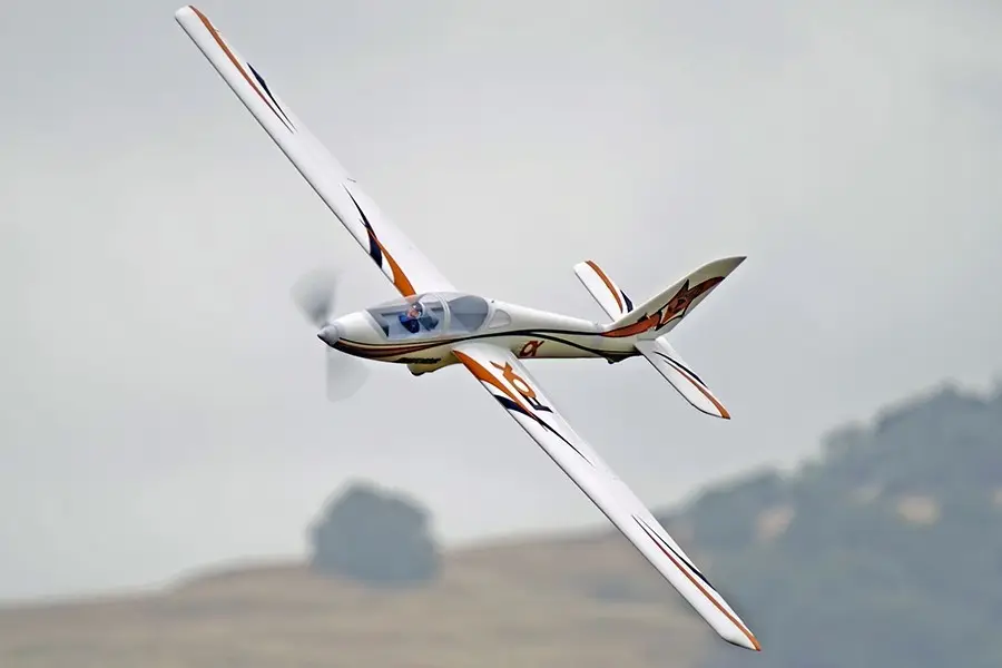 FOX 3000mm ARF von FMS – Modellflugzentrum Schweiz