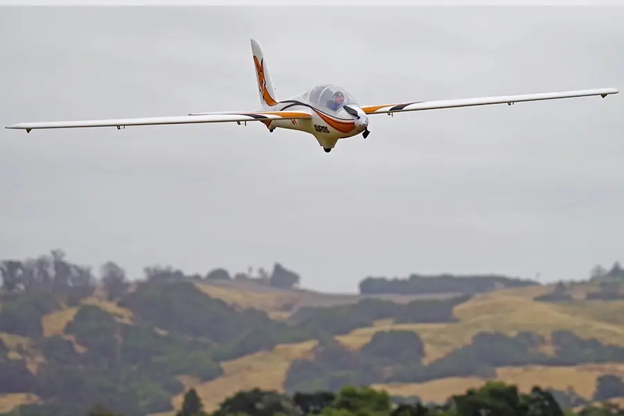 FOX 3000mm ARF von FMS – Modellflugzentrum Schweiz