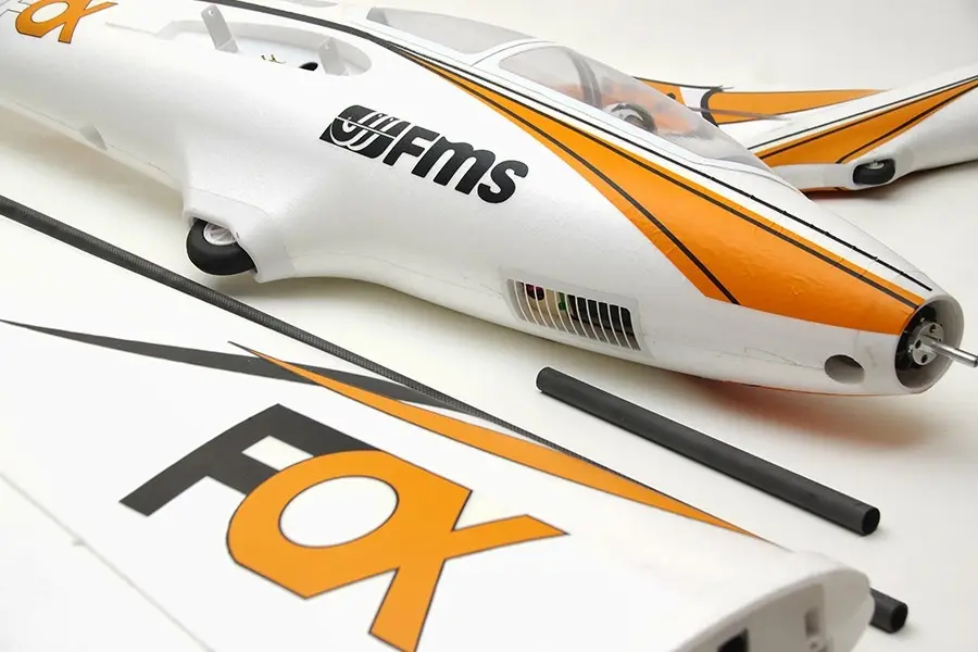 FOX 3000mm ARF von FMS – Modellflugzentrum Schweiz
