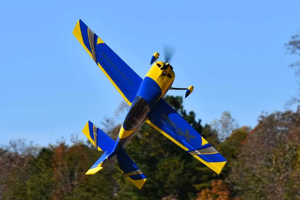 78" Edge 540 – Blau/Gelb 1,98 m von Extreme Flight – Modellflugzentrum Schweiz