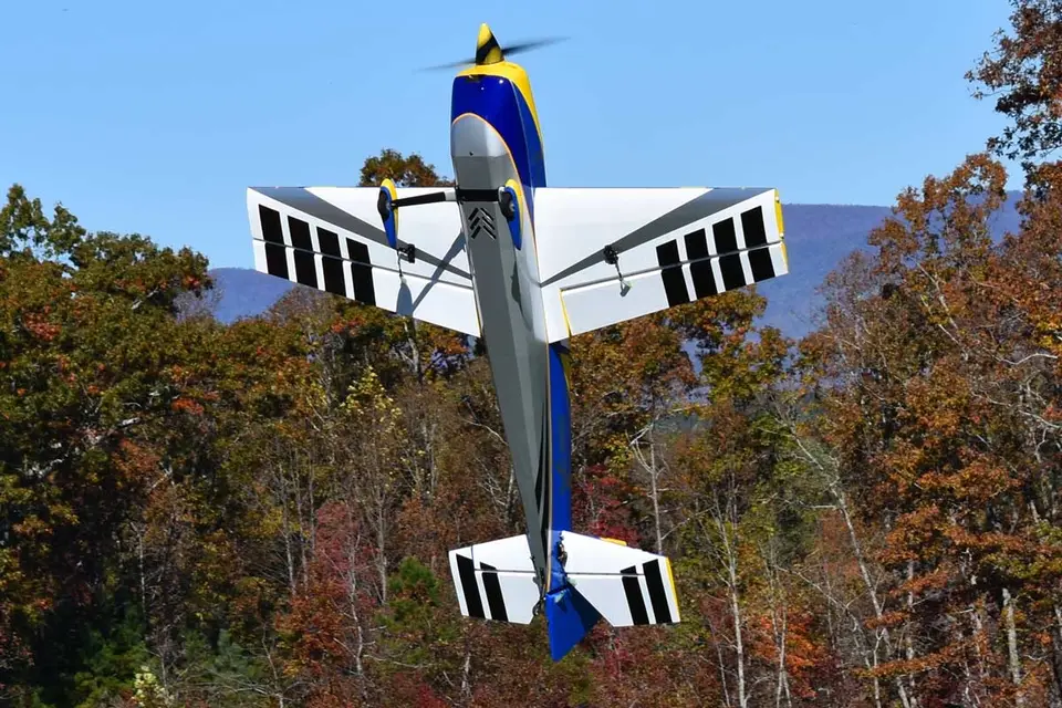 78" Edge 540 – Blau/Gelb 1,98 m von Extreme Flight – Modellflugzentrum Schweiz