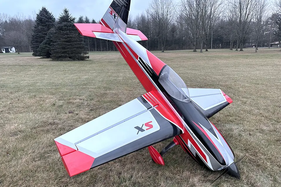 103" Extra SX ARF - Rot 2,61m von AJ Aircraft – Modellflugzentrum Schweiz