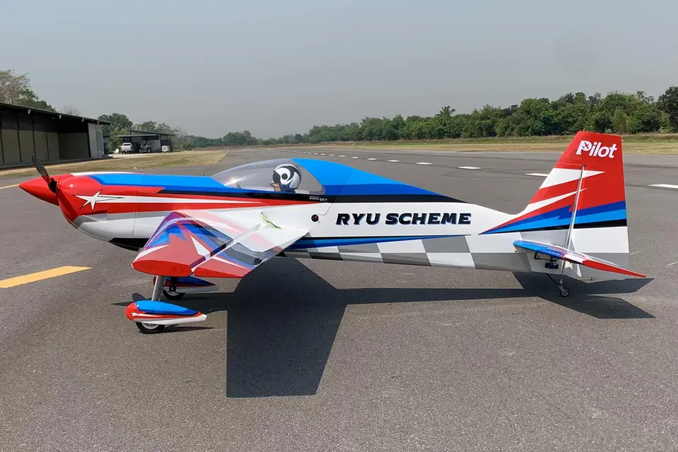 103" Laser V3 2610 mm 120 ccm Blau-Rot Ryu von Pilot RC – Modellflugzentrum Schweiz