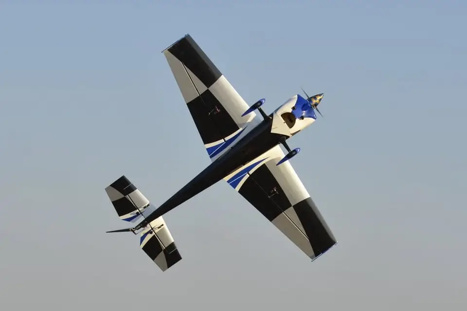 103" Laser Z200 ARF - Blau 2,61m von AJ Aircraft – Modellflugzentrum Schweiz