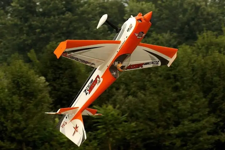 103" Laser Z200 ARF - Orange 2,61m von AJ Aircraft – Modellflugzentrum Schweiz
