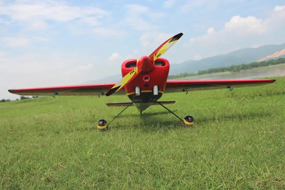 103" Slick 2600 mm 120 ccm Gelb-Rot-Schwarz von Pilot RC – Modellflugzentrum Schweiz